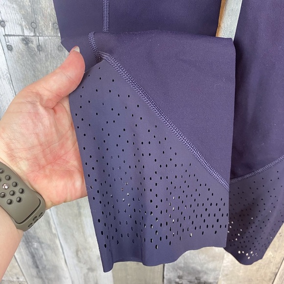 Lululemon Anew Crop (21") in Black Grape Size 6. - Picture 6 of 16